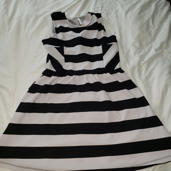Poema size juniors 14 Black and white striped Dress - Picture 1 of 11
